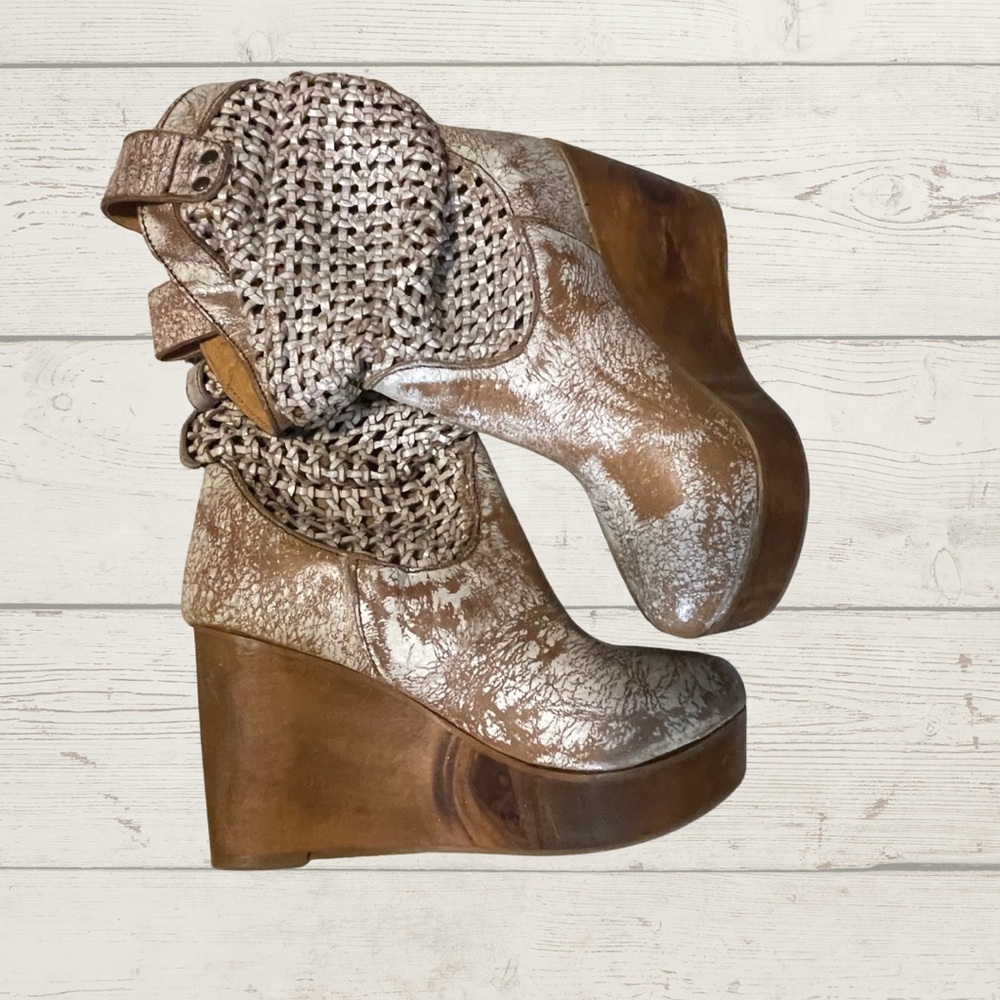 Bedstu Brown/ White Cobbler Series Slouchy Distressed Wedge Ankle Boots Leather - Picture 10 of 13